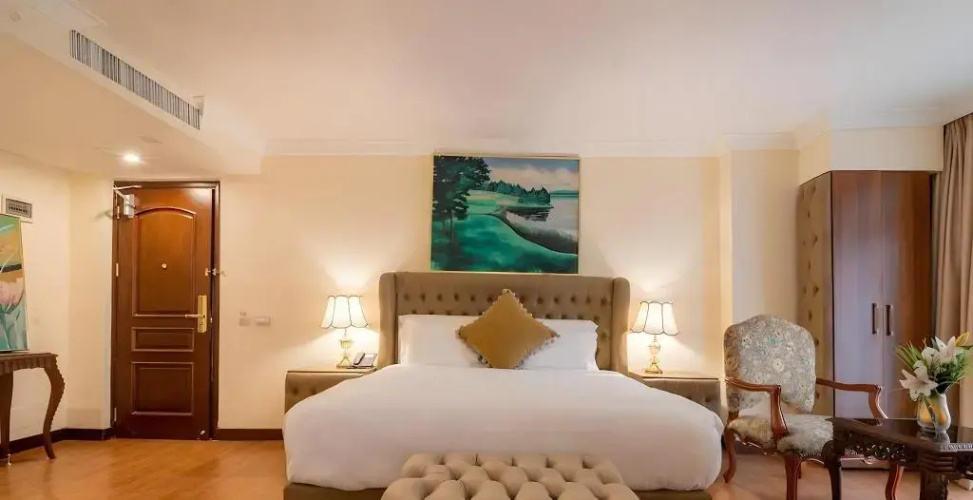 The Grand Palace Hotel