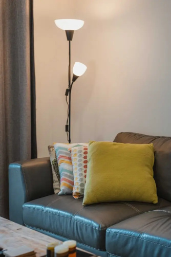 Lonsdale St 1-bed Unit With Study Area and Parking