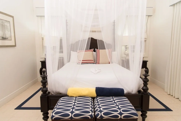 6 Bedrooms Luxury Villa