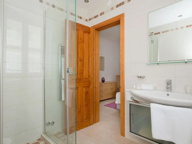 Modern Villa in Baredine with Pool