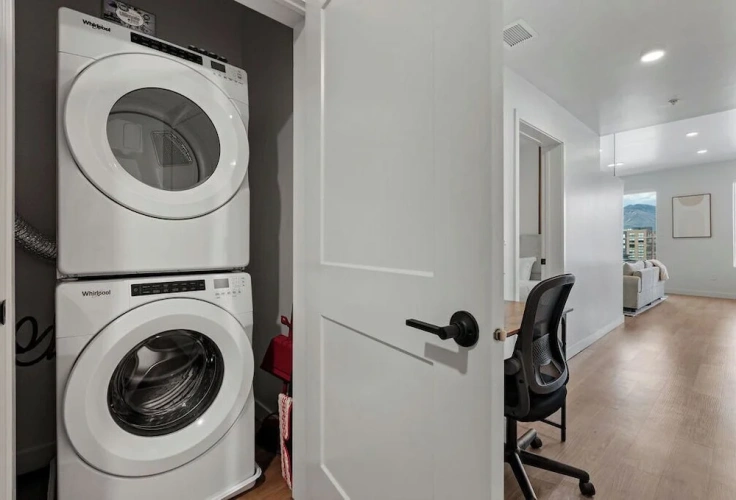 2 Bedrooms Apartment with park view
