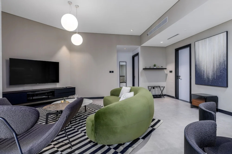 Waves - Top Waterfront 2BR Apartment in Business Bay