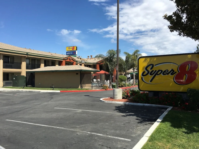 Super 8 Salinas