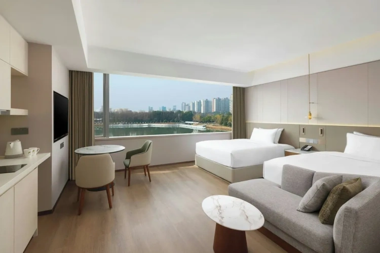 Standard Twin room with lake view