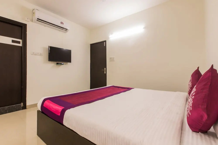 FabHotel Ten Eleven