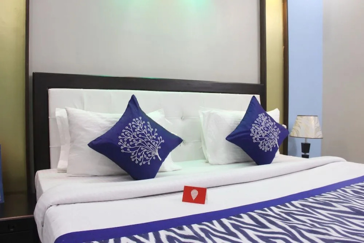 OYO 4096 Hotel Divyanshi