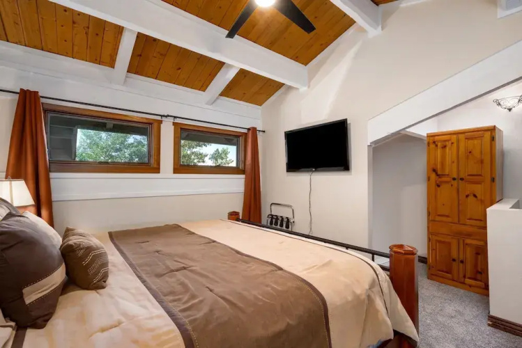 Herbage E2 Townhouse Near Mountain Base by RedAwning