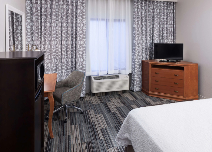 Hampton Inn & Suites Tulare