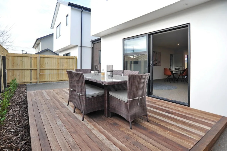 Parlane Apartments