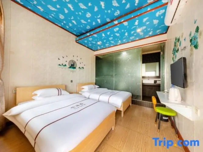 Standard Twin room with sea view