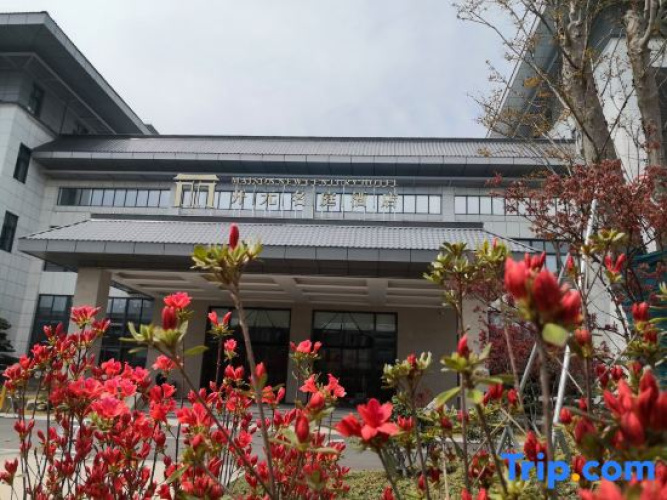 Maison New Century Hotel