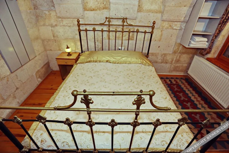 Anatolia Raymonde Cave House