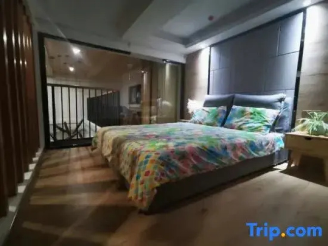 Lvxingjia Designer Audio-Visual Homestay