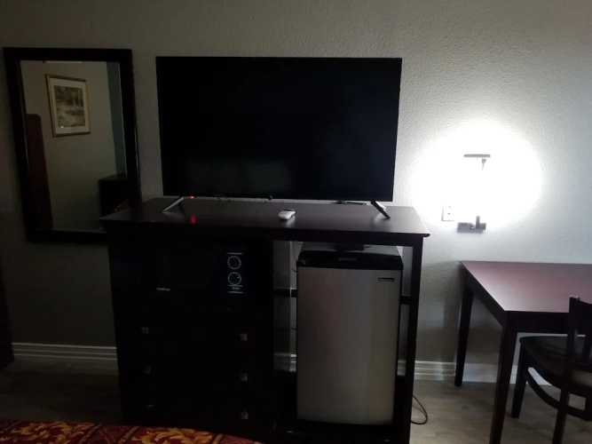 Executive Inn & Suites