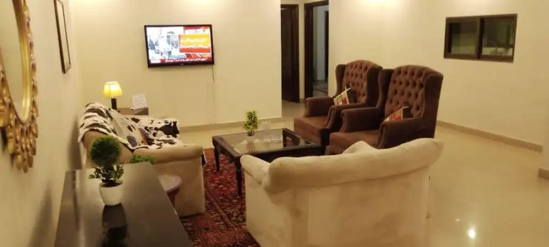 Impeccable 3-bed Apartment in Lahore
