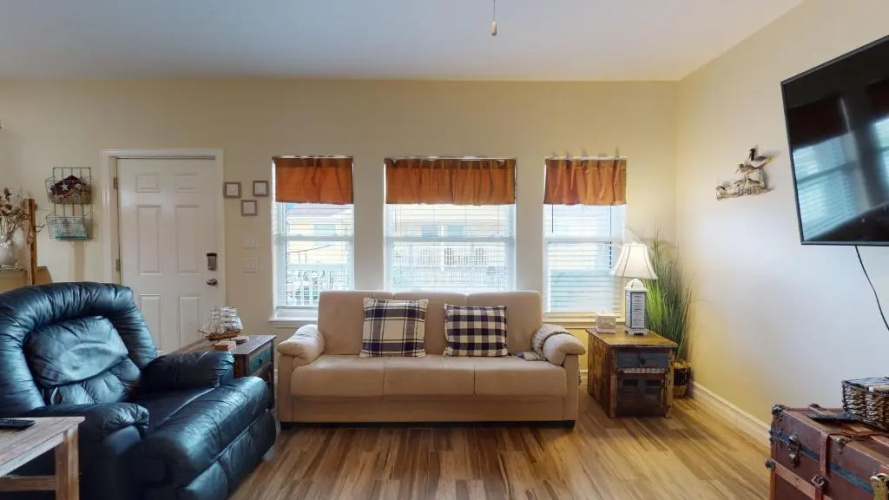 CDR113 Newly Remodeled Condo, 2 Blocks From Beach, Shared Pool