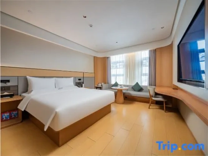 Standard Double room with city view