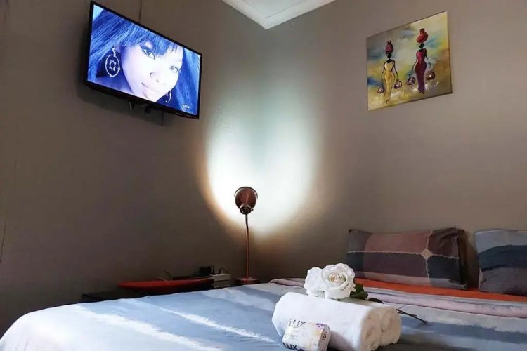 Cozy Hatfield Condo