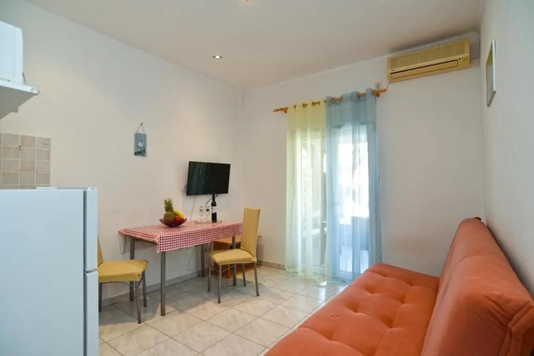 Welcoming Apartment With Shared Pool