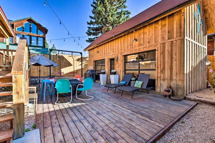 Red River Summer Cabin w/ Fire Pit & Mtn Views