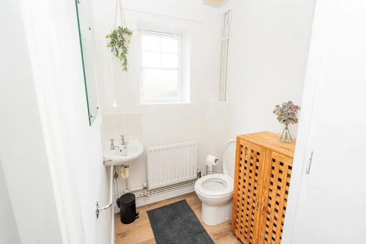 Modern 2-bed Home With Driveway Basingstoke