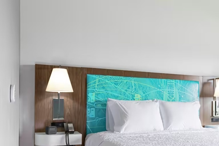 Hampton Inn Suites Chicago Medical District Uic photo 7