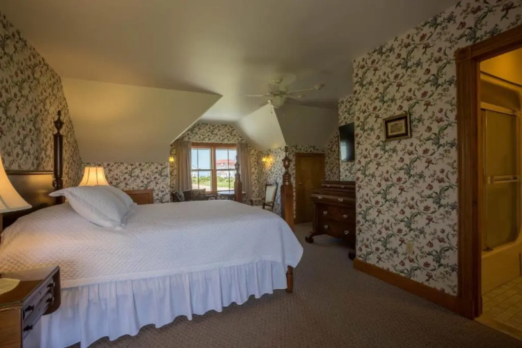Rose Farm Inn