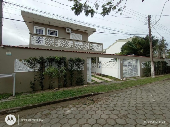 5 Bedrooms Cottage