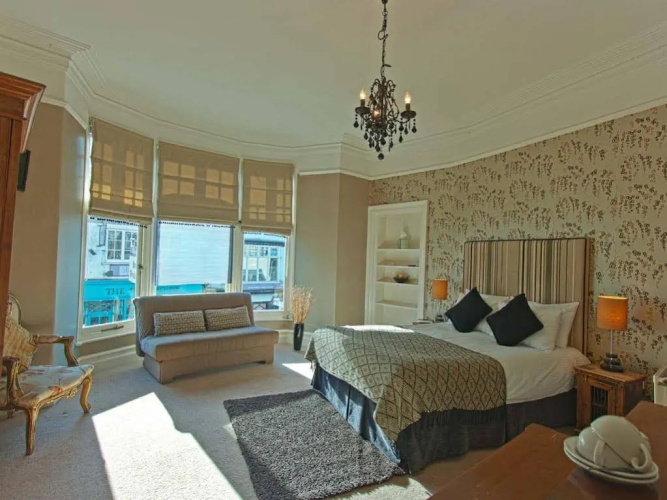 Monties Guest House