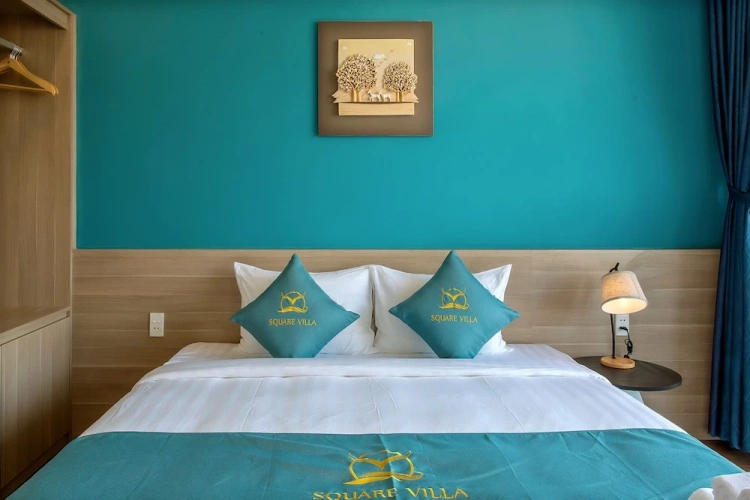 Deluxe room with balcony and with city view