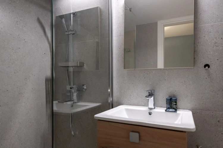 Phaedrus Living Downtown Flat Acropolis
