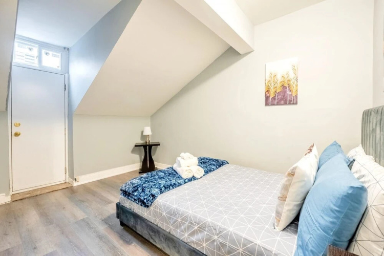Charming 2BR Apartment In Downtown Hamilton