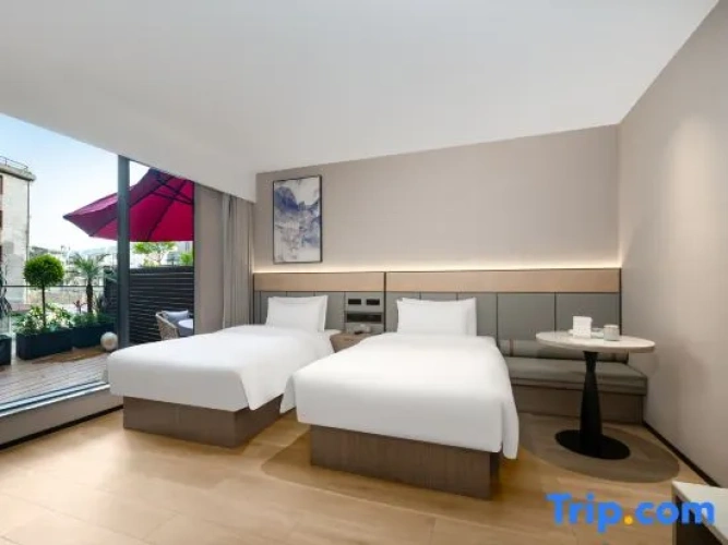 Standard Twin room with courtyard view