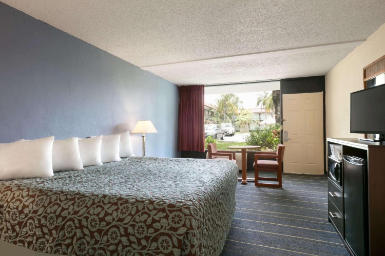 Efficiency Double room with pool view