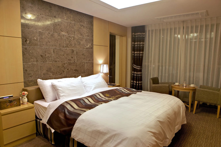 The Class 300 Hotel and Condominium