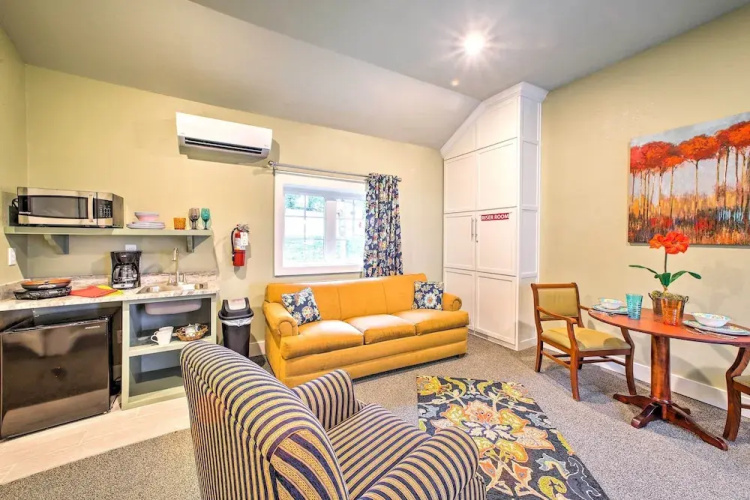 Steps to Branson Landing: Cozy Downtown Cottage!