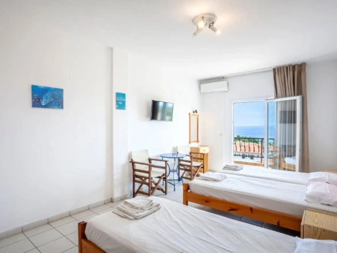 Standard Triple room