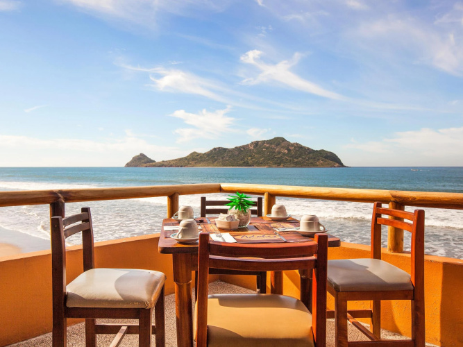 Costa de Oro Beach photo 23