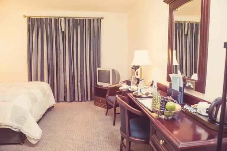 The Devon Inn Hotel