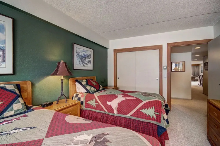 1777 Decatur 2 Bedroom Condo by RedAwning