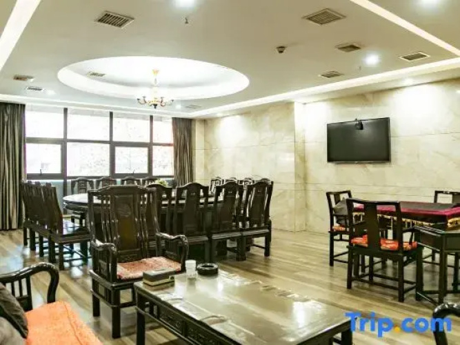 Xuri Dongfang Grand Hotel