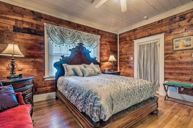Spacious & Updated 1920's Hsnp Craftsmen Home