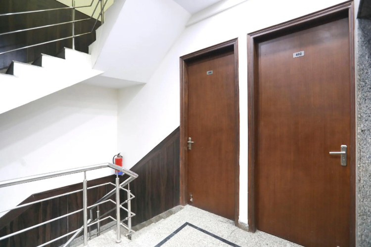 OYO 62820 Hotel Sanfot