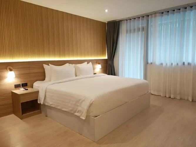 Deluxe Double room with city view
