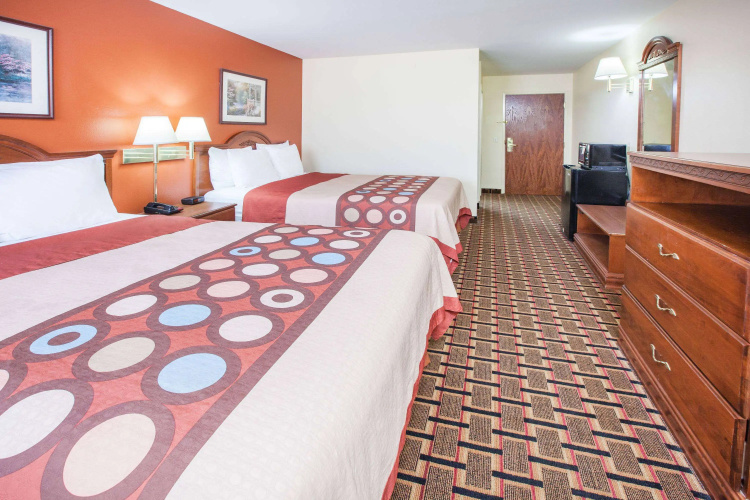 Super 8 by Wyndham White Hall
