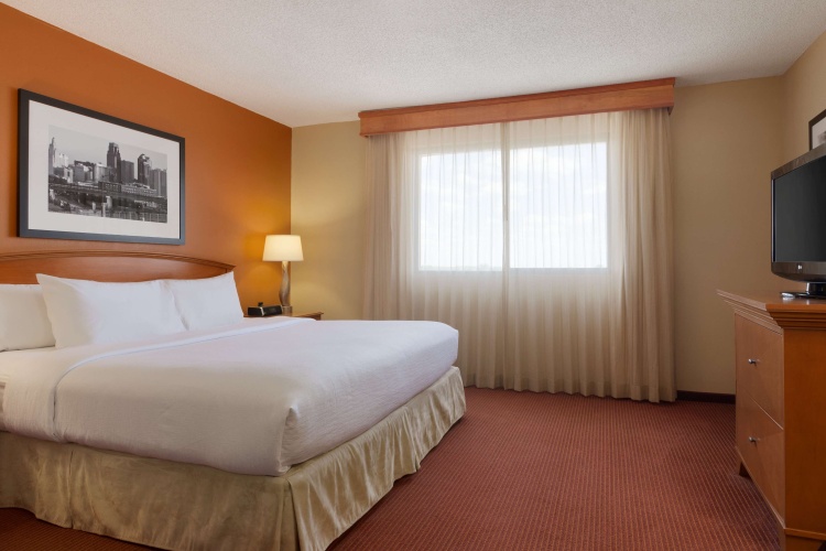 Embassy Suites by Hilton Kansas City International Airport photo 7