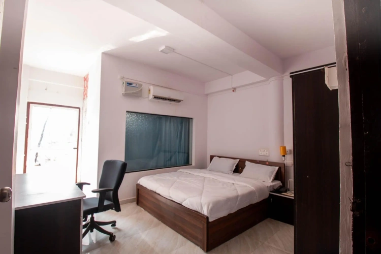 Deluxe room with partial sea view