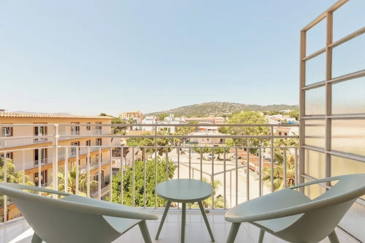 Apartment with balcony