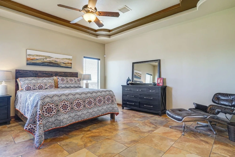 4 Bedrooms Cottage