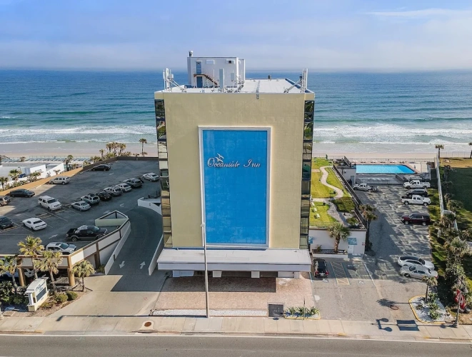 Standard Quadruple room with partial ocean view